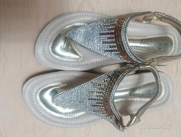 Sandali donna dorati con elastico e strass n. 39