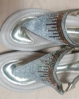 Sandali donna dorati con elastico e strass n. 39