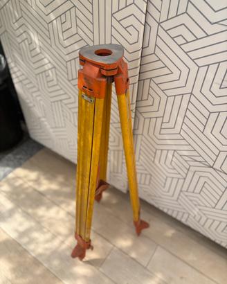Tripode treppiedi cavalletto rilievi livella laser