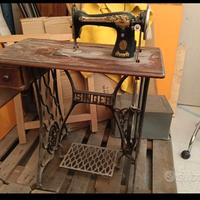 Macchina da cucire antica Singer