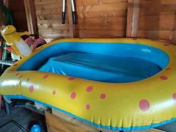 piscinetta con spruzzo doccetta a forma di dinosau