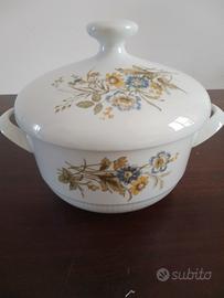 zuppiera in ceramica con coperchio