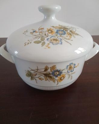 zuppiera in ceramica con coperchio