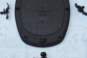 Piastra universale Givi Monolock con copertura