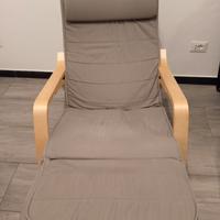 Sedia a dondolo con poggiapiedi