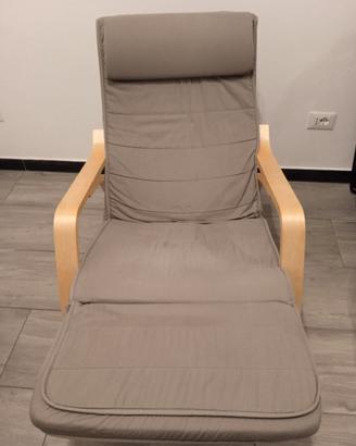 Sedia a dondolo con poggiapiedi