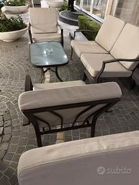 Set divani con cuscini