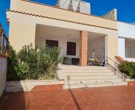 Triscina villetta con terrazzo vista mare