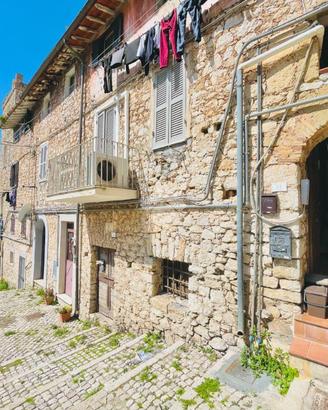 2 LOCALI A TERRACINA