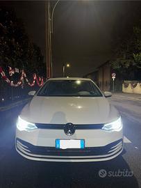 Volkswagen Golf 8 1.0eTSI Life-Perfette condizioni