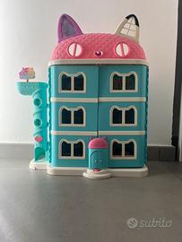 Casa di Gabby con personaggi
