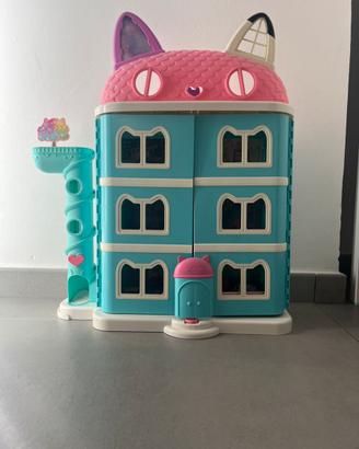 Casa di Gabby con personaggi