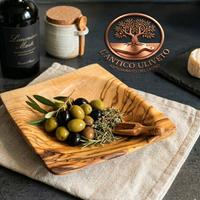 Ciotola quadrata in legno di ulivo interamente rea