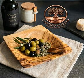 Ciotola quadrata in legno di ulivo interamente rea