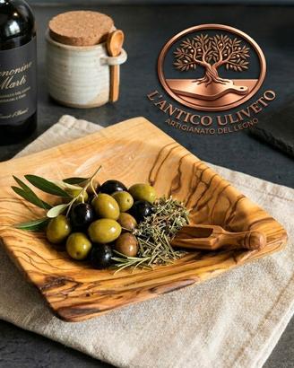 Ciotola quadrata in legno di ulivo interamente rea