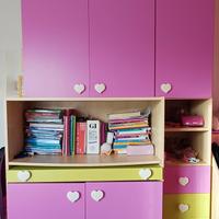 cameretta salvaspazio con armadio e letto singolo