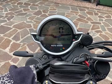 MOTO GUZZI V7 STONE GRIGIO NERO 2022