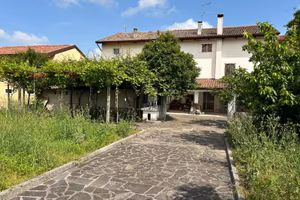 TIPICA CASA FRIULANA TRICAMERE CON GIARDINO DI ...