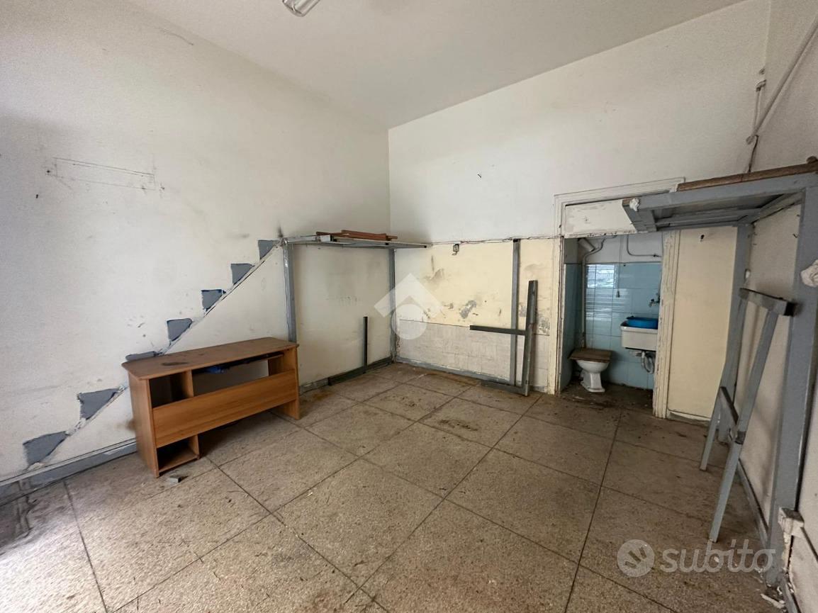 NEGOZIO A NAPOLI - Vista 2