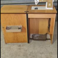 Macchina da Cucire con mobile