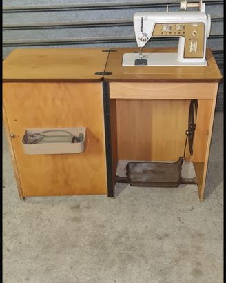 Macchina da Cucire con mobile