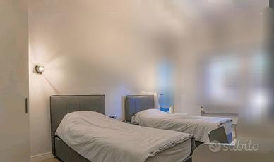 N° 2 Letti Singoli con contenitore marca Colombini