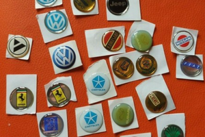 25 Adesivi tondi gommati logo auto Ferrari Harley