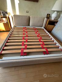 Letto matrimoniale con testata
