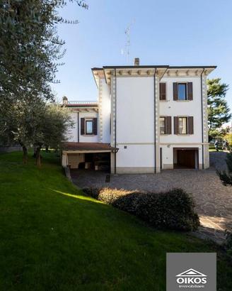 Villa di 355 m² con più di 5 locali e box auto dop