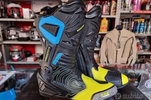 Stivali pista booster macna boot x-race mero fluo