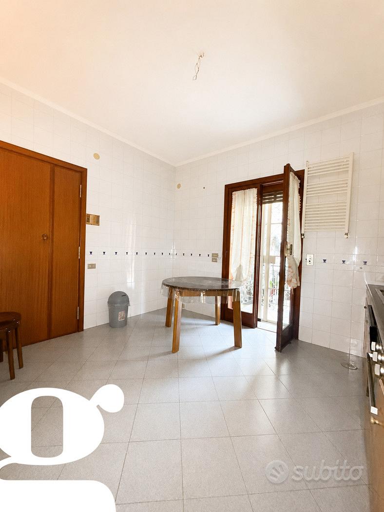 Apartment in Napoli, Colli Aminei, Municipalità 3 - Altro