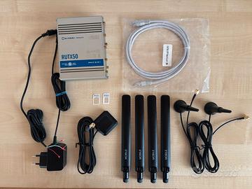 Teltonika RUTX50 con numerosi accessori