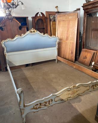 Letto in stile veneziano