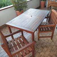 Tavolo in legno da esterno con 2 sedie e 1 panca