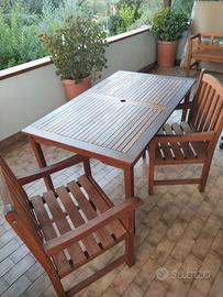 Tavolo in legno da esterno con 2 sedie e 1 panca