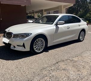 BMW 320i Luxury Berlina