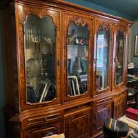 Studio in noce con intarsi