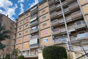 Interessante appartamento edil. priv via Volturno