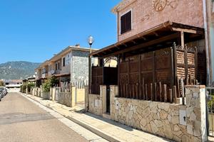 Caposchiera su due livelli con cortile