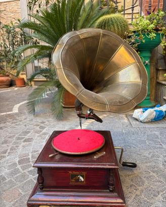 Grammofono vintage “His Master’s Voice”