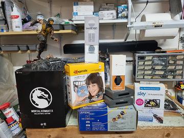 smart watch,  extender video, action figure