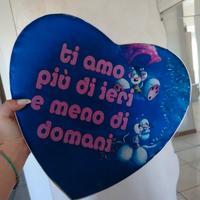 composizione in cartone e tessuto 