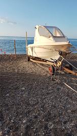 Motoscafo cabinato