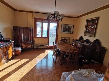 Appartamento di 145 m² con 5 locali e box auto a P