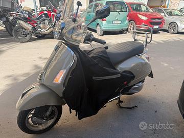 (Piaggio Vespa GTS 300 