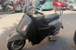 (Piaggio Vespa GTS 300 