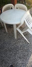 Tavolo e sedie