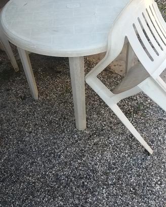 Tavolo e sedie