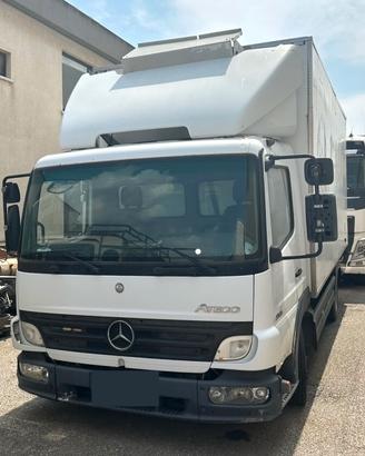 MERCEDES ATEGO 817 CON FURGONE ISOTERMICO E PEDANA