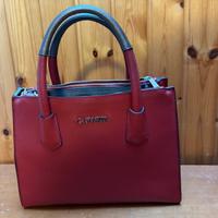 Borsa va cafè noir rosso ciliegia con tracolla